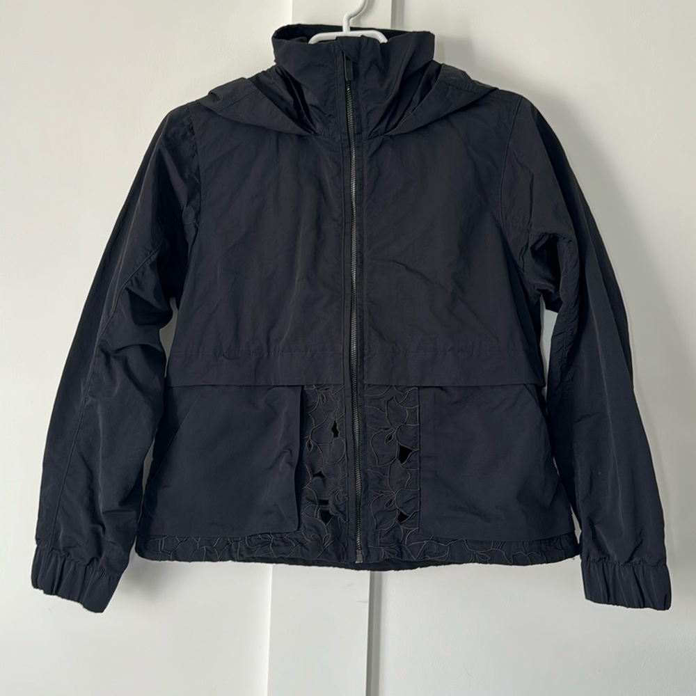 LULULEMON Short Raincoat/Windbreaker with Perforated Flower Detail (size 4)